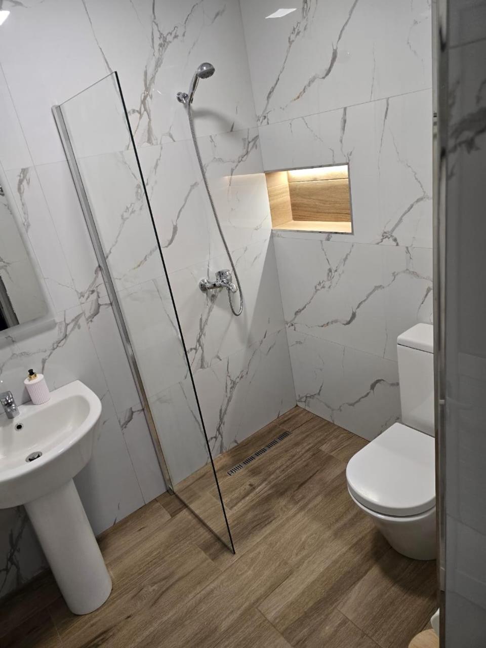 סרנדה Aila Apartment מראה חיצוני תמונה